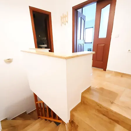 #481 - Spacious 3br Duplex With Private Garden داتْشا