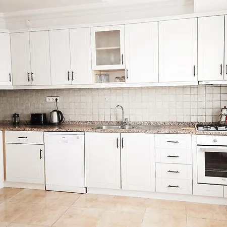 #481 - Spacious 3br Duplex With Private Garden Διαμέρισμα *