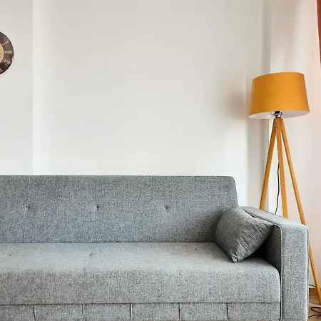 Eh481 - Confortable And Spacey 3 Bedroom Dublex Flat W Private Yard *
