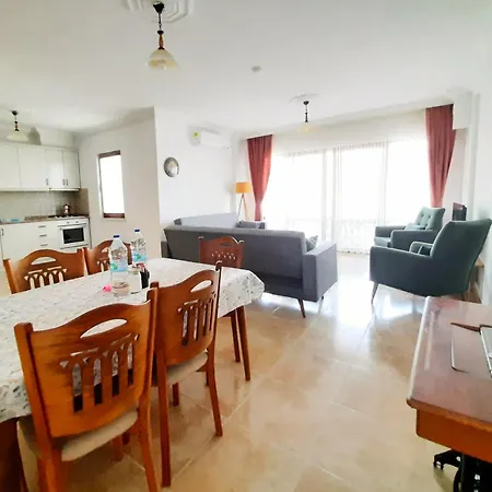 Eh481 - Confortable And Spacey 3 Bedroom Dublex Flat W Private Yard Apartment *