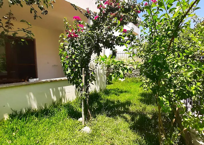 Appartement #481 - Spacious 3br Duplex With Private Garden *